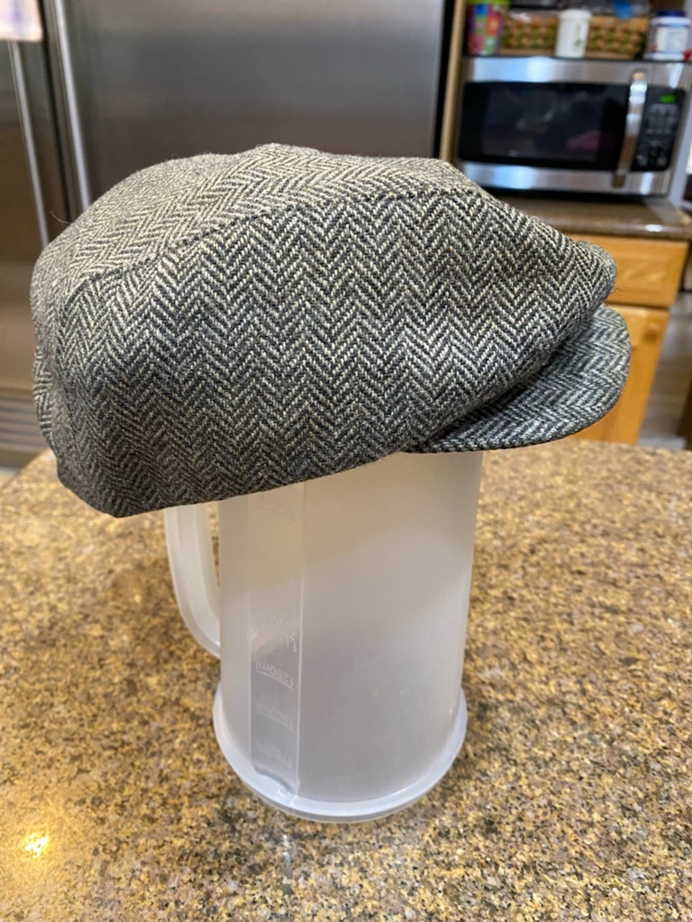 Vintage Gray Herringbone Flat Cap. Paper boy style hat. Size Small